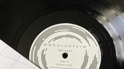 Композитор и музыкальный руководитель Русского театра Эстонии Александр Жеделев выпускает четвертый альбом музыкального проекта MODULSHTEIN