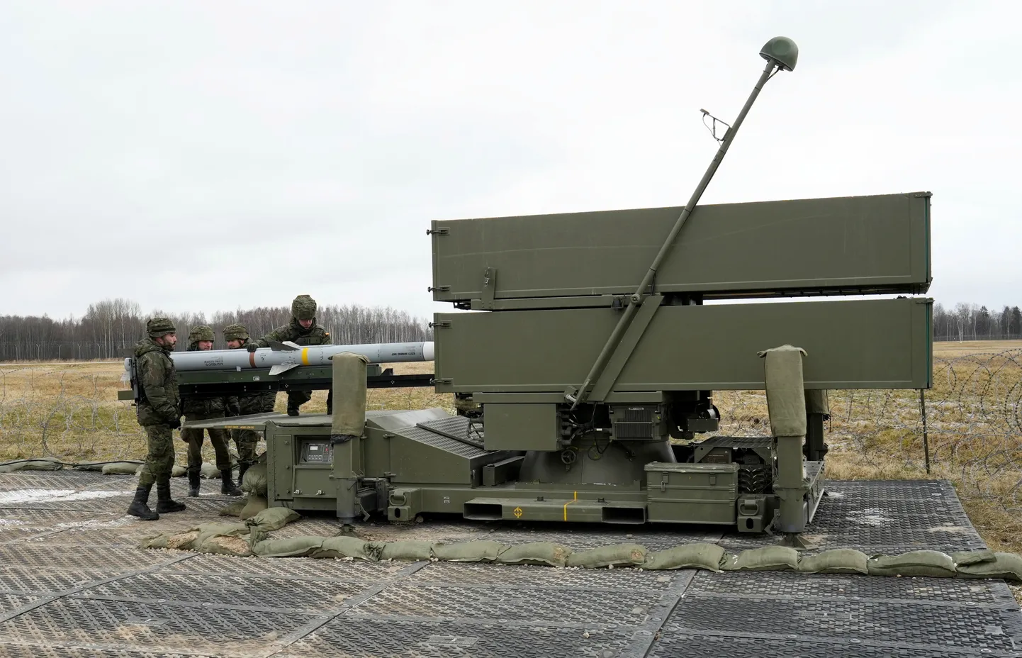 Hisaania sõjaväelased NASAMS süsteemiga.