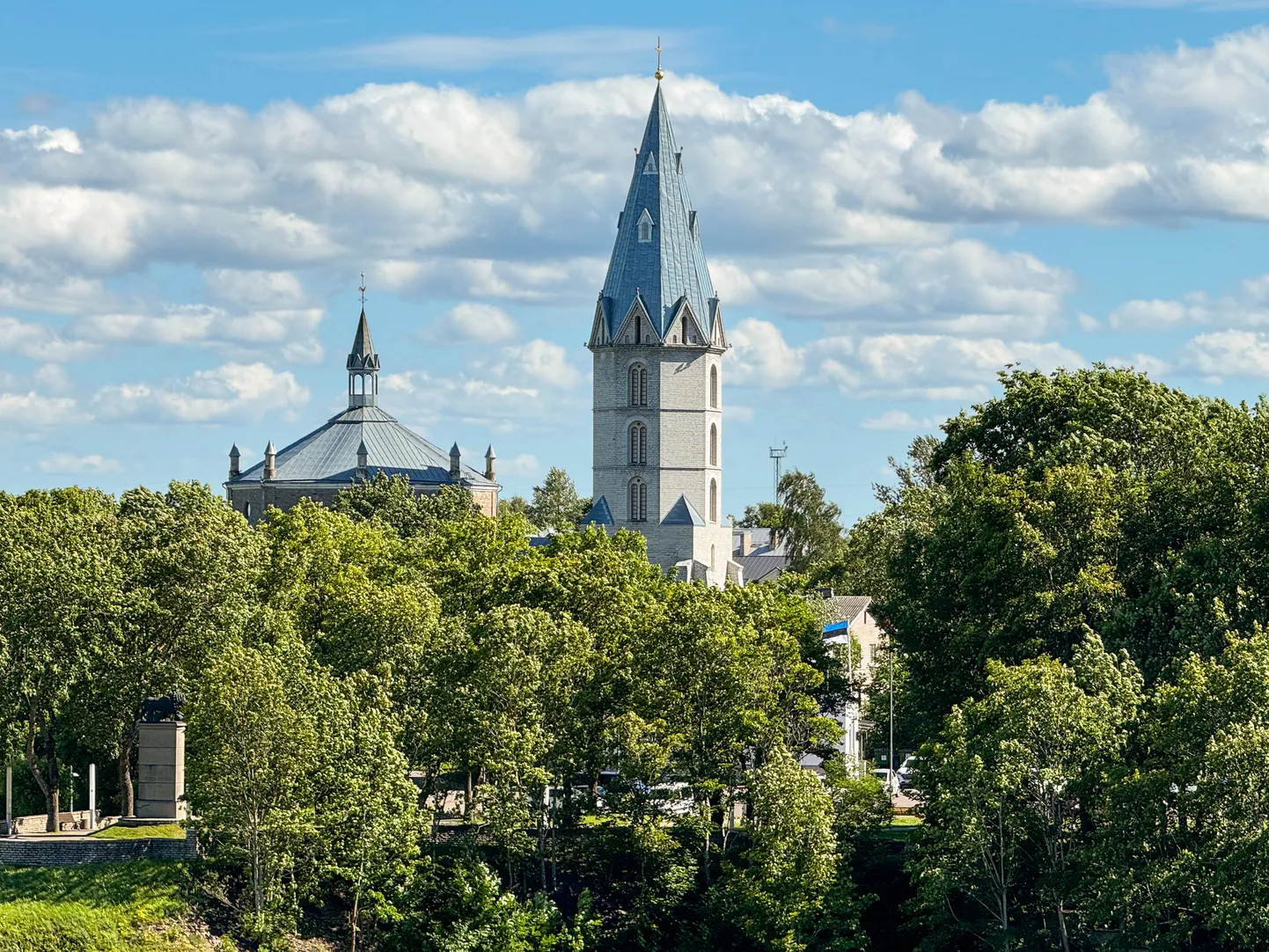 Narva Aleksandri kirikus on tehtud hädavajalikud tööd, et selle lagunemine peatada, kuid hinnanguliselt on selle kordategemiseks vaja veel umbes 10 miljonit eurot.