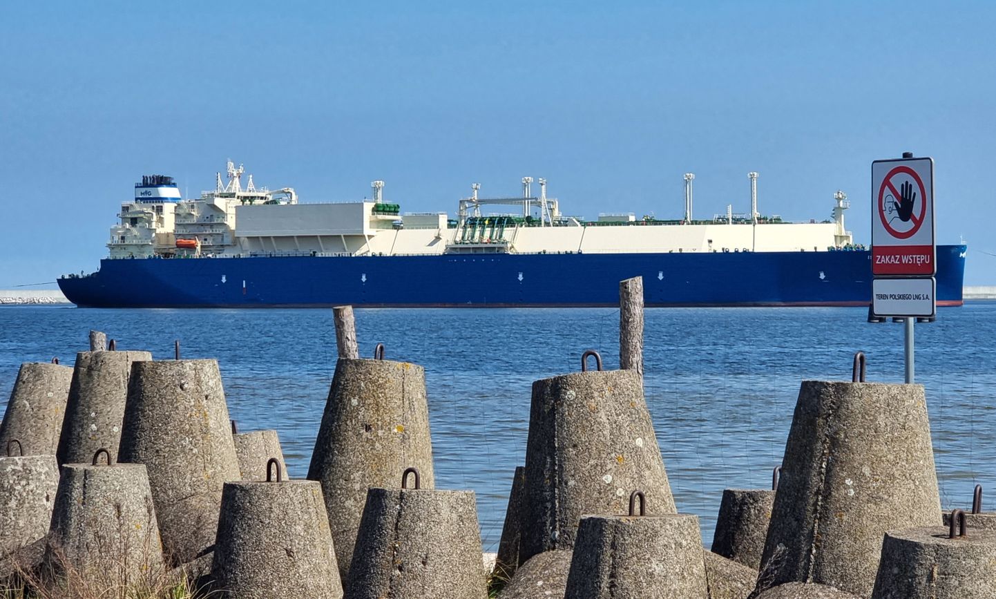 Tanker Isabella USA veeldatud maagaasilastiga teel Swinoujscie LNG-terminali Poolas.