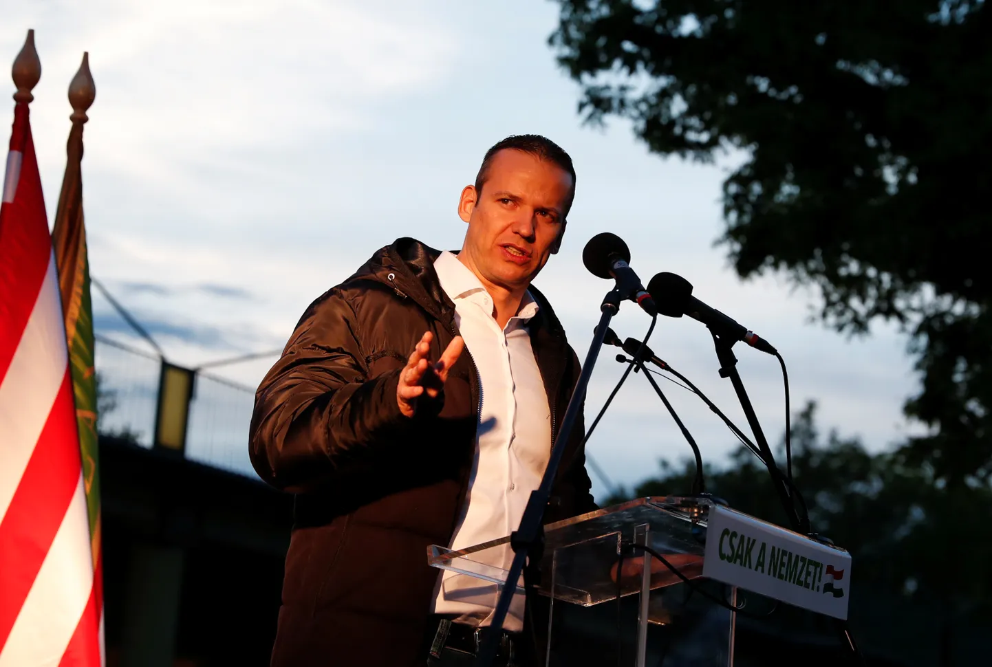 Ungari paremäärmusliku partei Meie Kodumaa juht László Toroczkai räägib protestil 21. mail 2019. aastal.