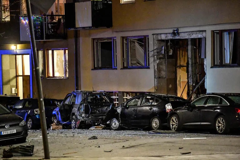 Stockholmi plahvatuses sai kahjustada ka mitu autot.