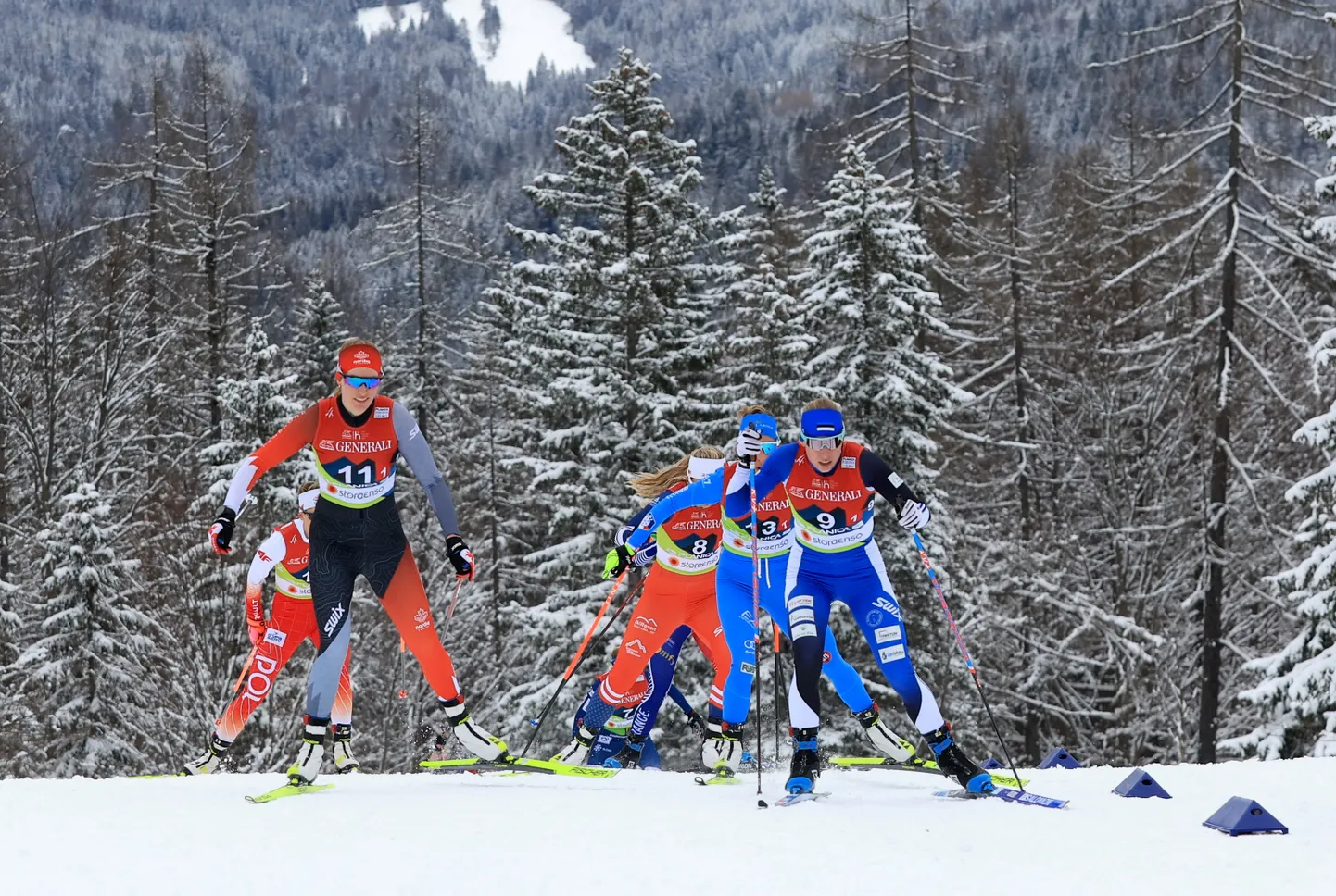 Kaks aastat tagasi Planica MMil tulid Keidy ja Kaidy Kaasiku tiimisprindis 11ndaks. Nüüd, kui Kaidy (pildil nr 9) asemel on koosseisus Mariel Merlii Pulles, jahitakse kohta esikaheksas.