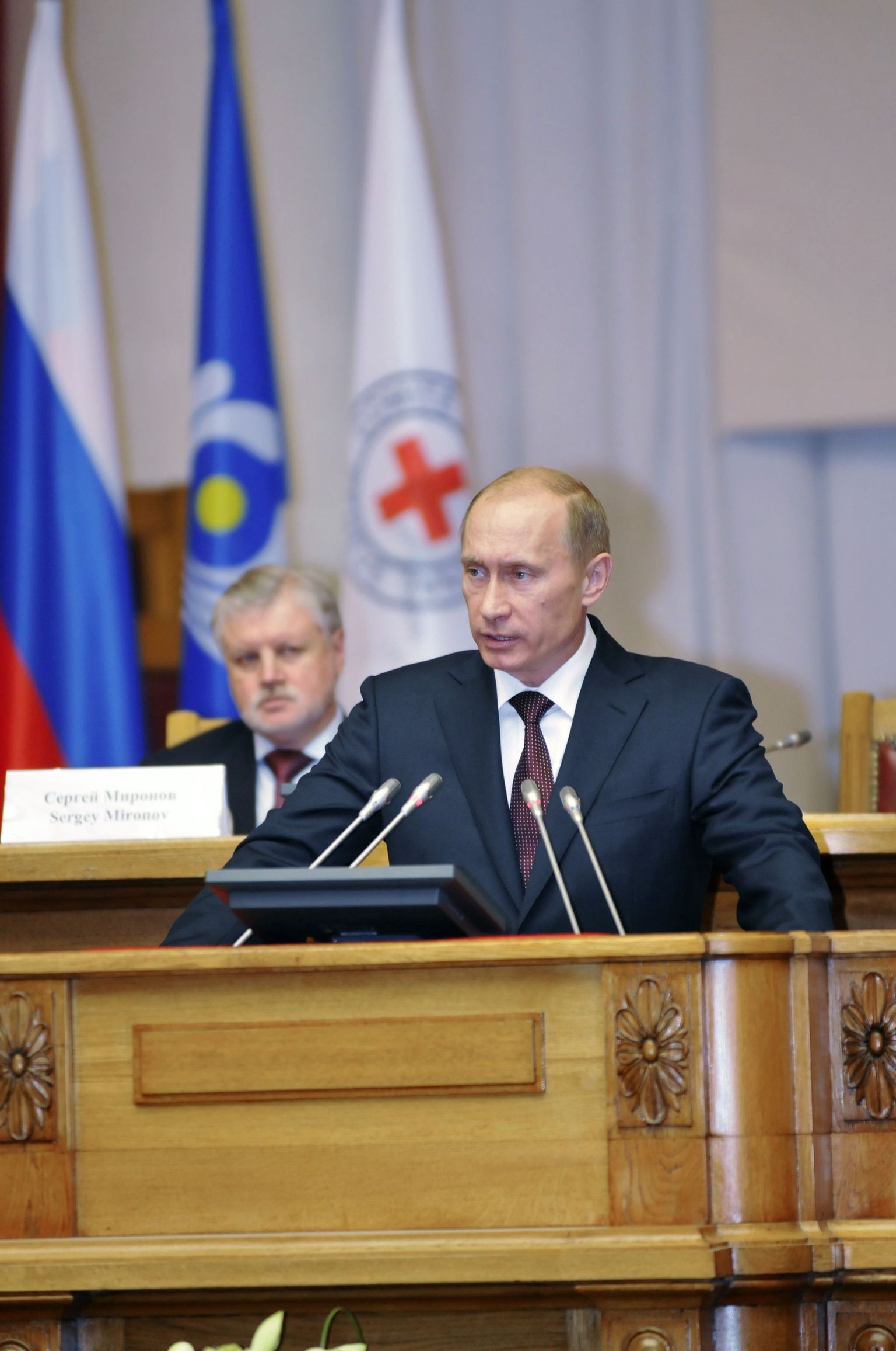Venemaa peaminister Vladimir Putin esinemas SRÜ parelamentaarse assamblee ees Peterburis.