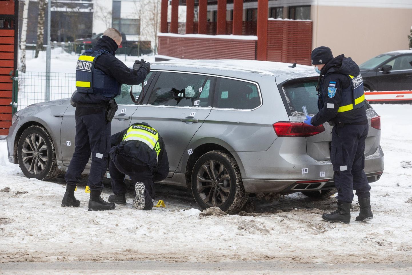Siseminister Lauri Läänemetsa isikliku auto aknad löödi puruks mullu 8. detsembri öösel.