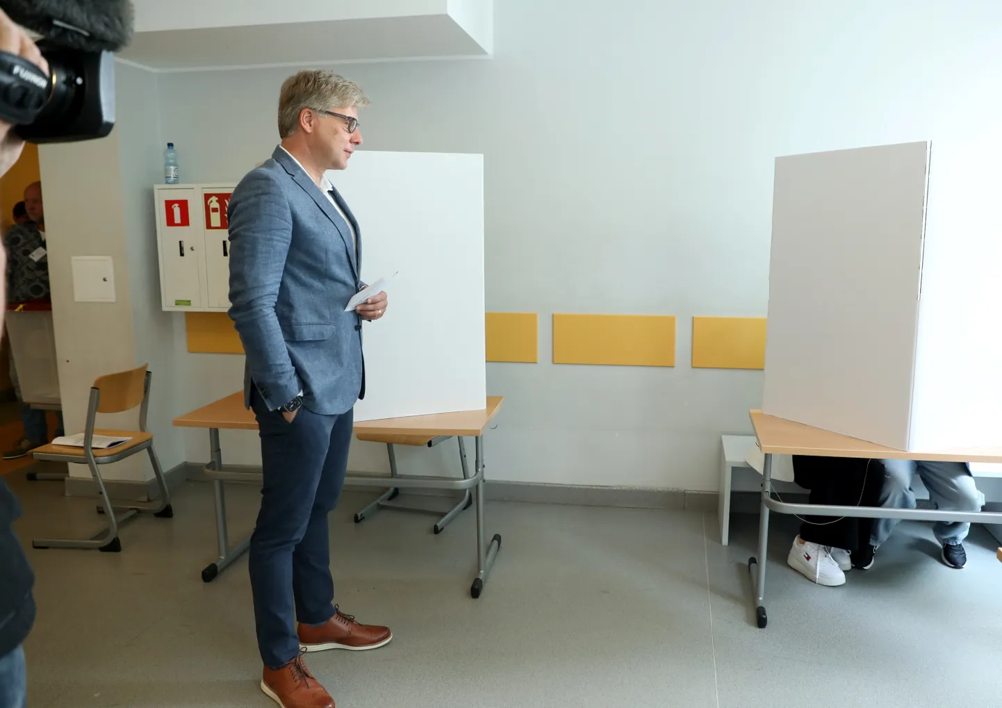 Eiropas Parlamenta (EP) deputāts, partijas "Saskaņa" kandidāts EP vēlēšanām Nils Ušakovs piedalās  EP vēlēšanās 80. vēlēšanu iecirknī Rīgas Natālijas Draudziņas vidusskolā.