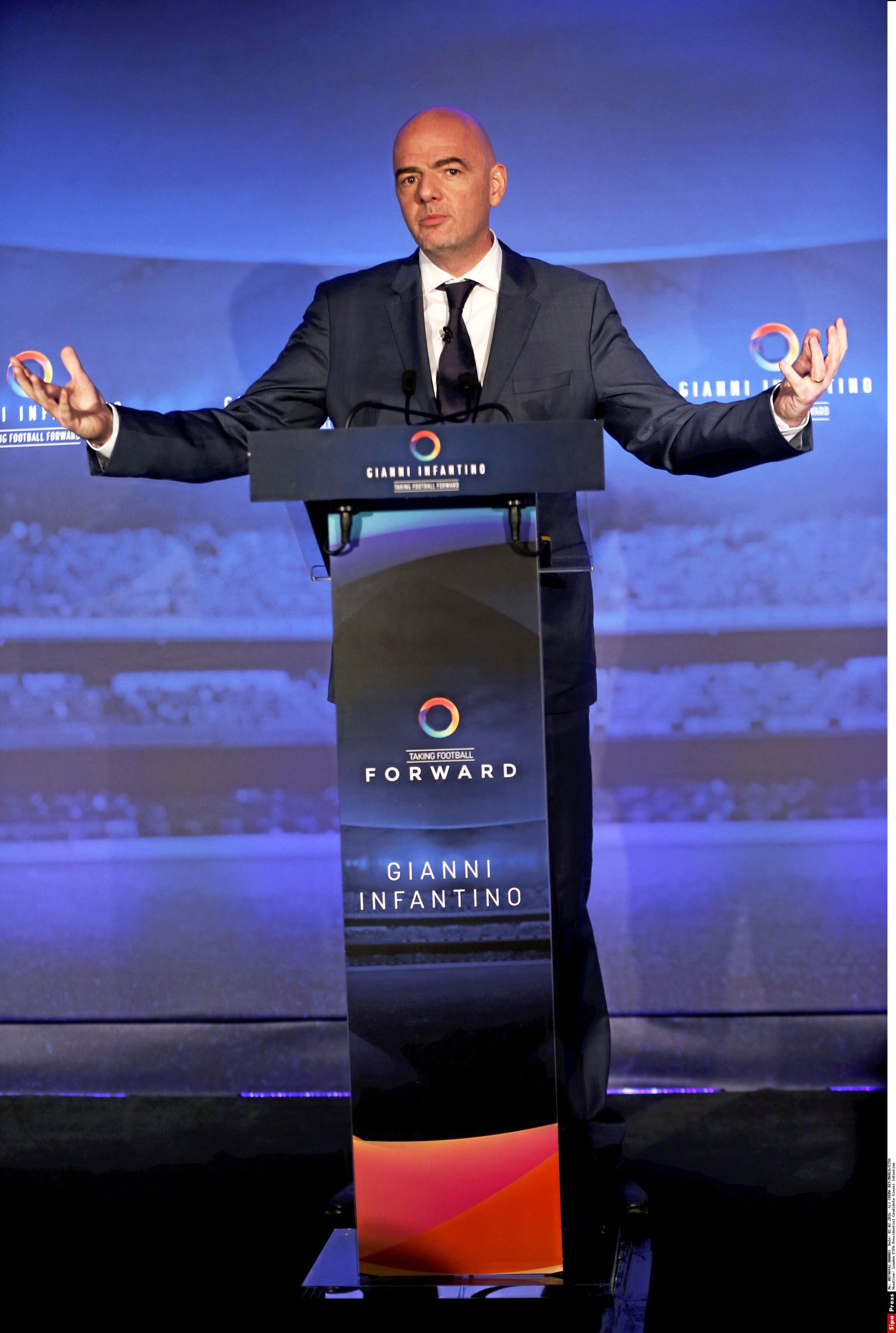 Euroopa toetab FIFA presidendivalimistel UEFA peasekretäri Gianni Infantinot.