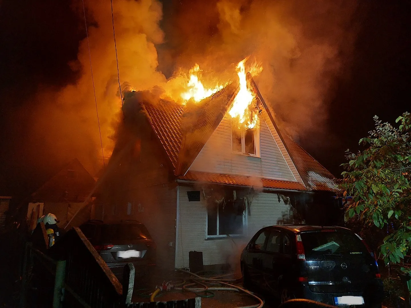 Põleng läinud aasta septembris Jõhvis Aasa tänavas asuvas eramus. Toona inimesed kannatada ei saanud.