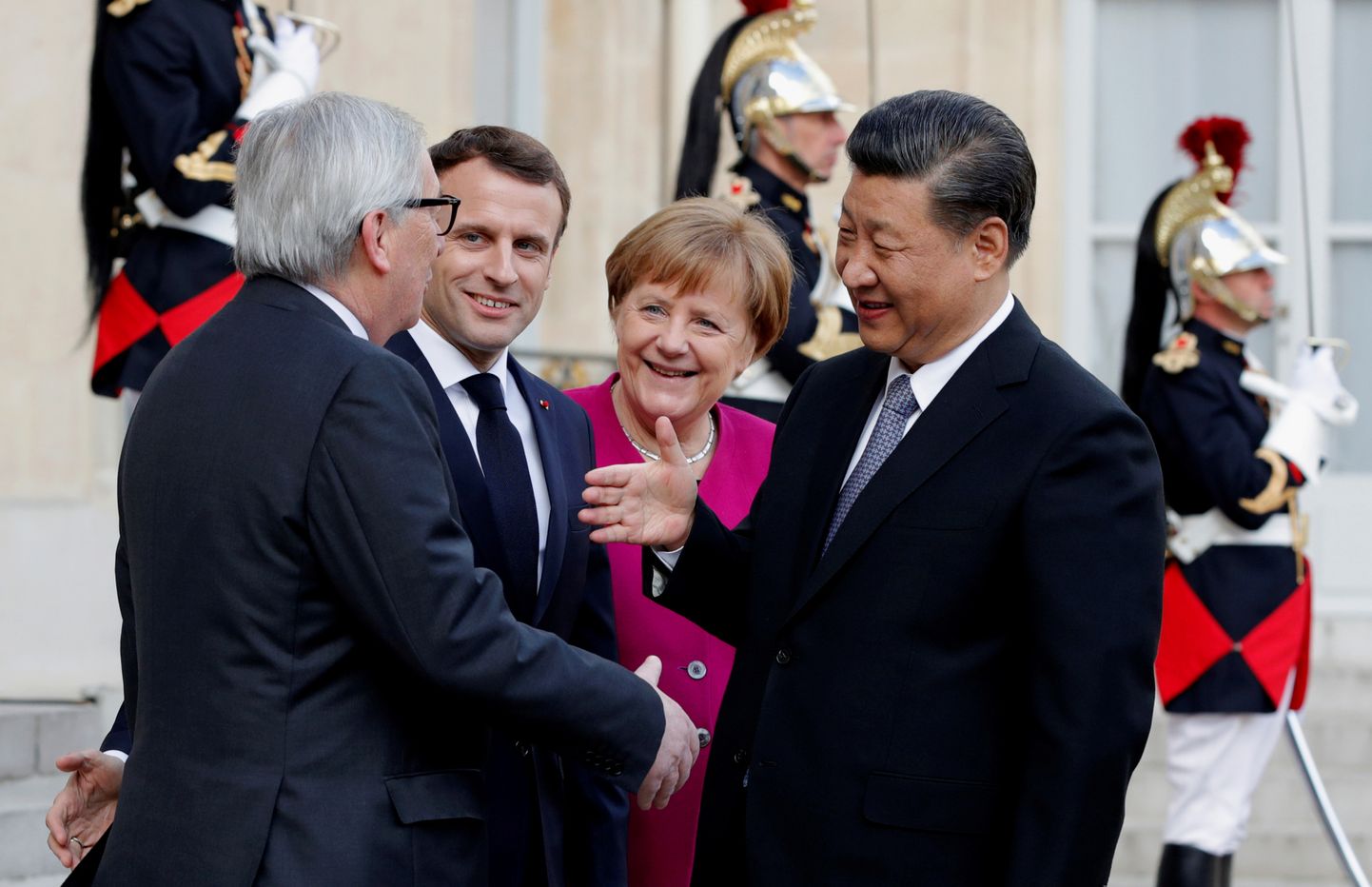 EK prezidents Žans Klods Junkers, Francijas prezidents Emanuels Makrons un Vācijas kanclere Angela Merkele, tiekoties ar Ķīnas prezidentu Sji Dzjiņpinu