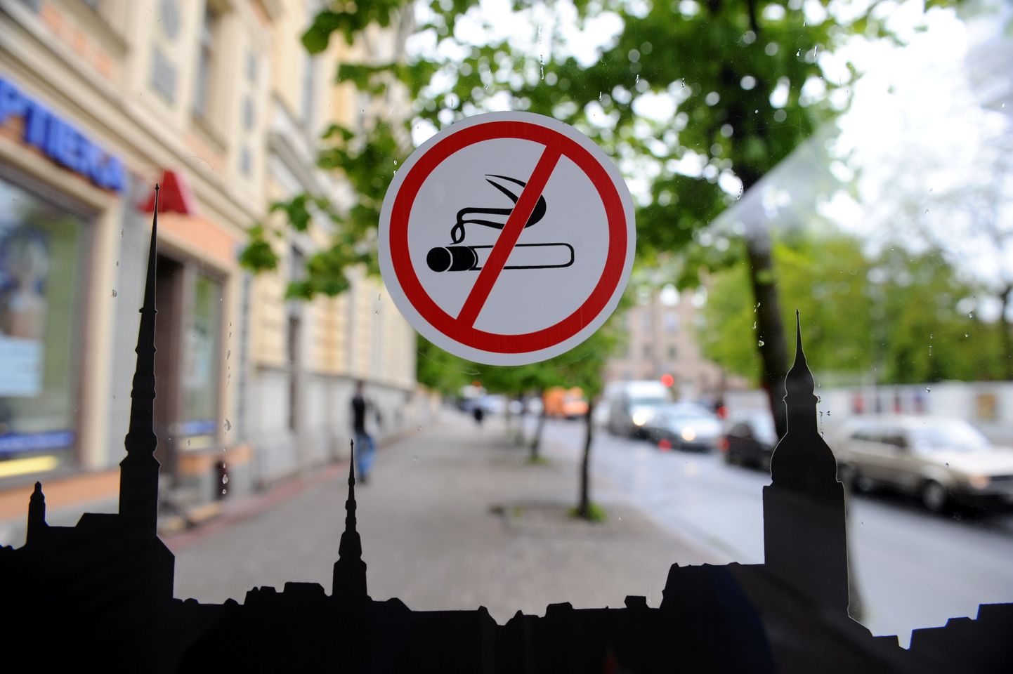 Zīme "Smēķēt aizliegts".