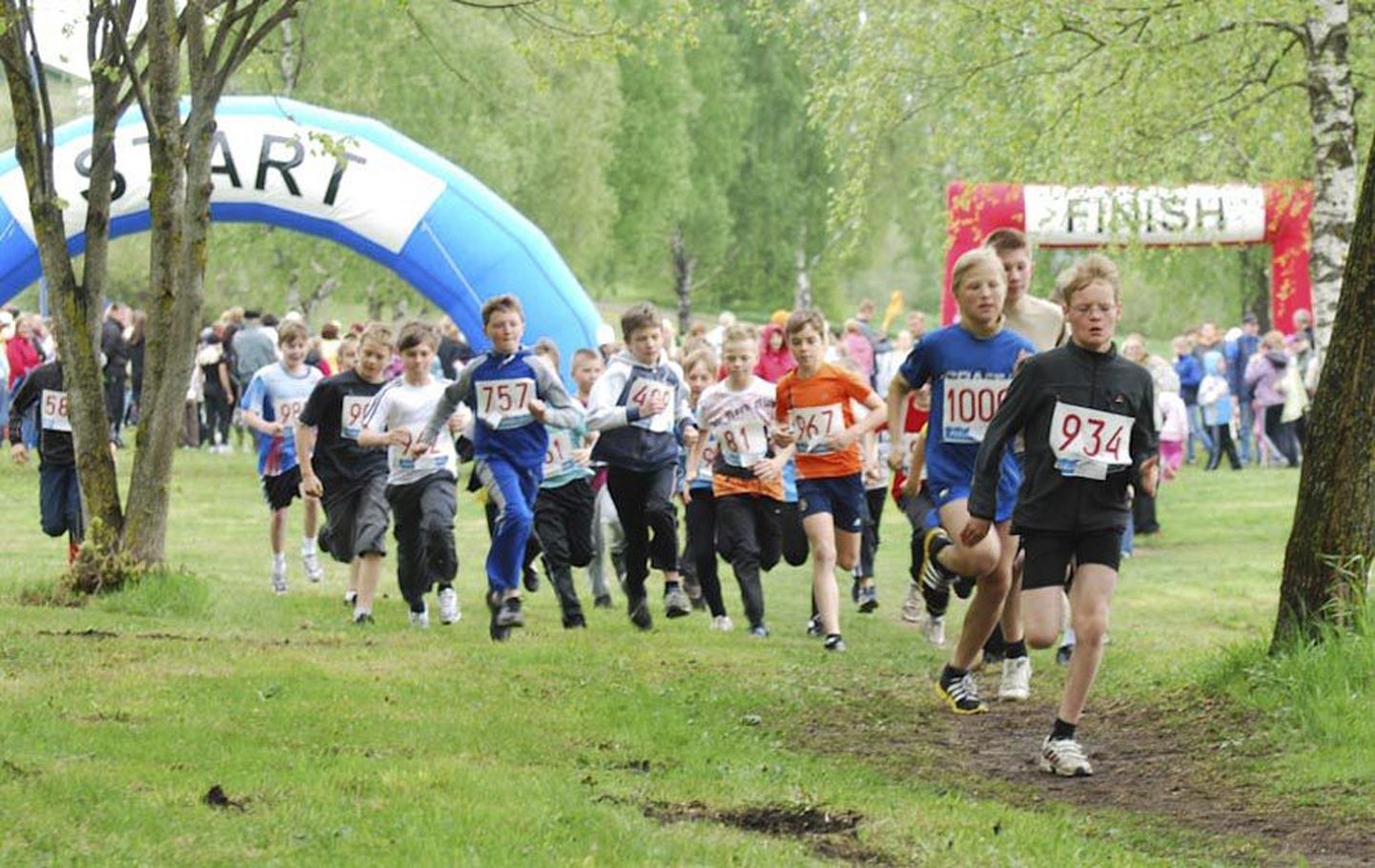 Laupäeval peetakse Viljandis laste 57. ümber Paala järve jooks.