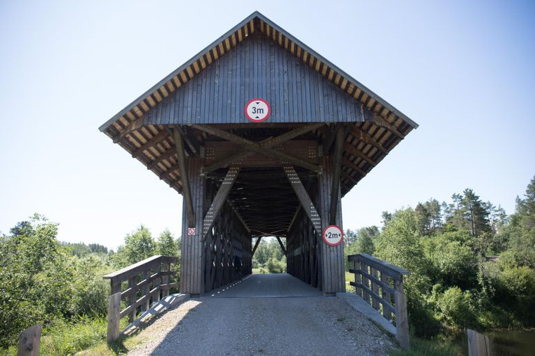 Järuska katusega sild on ainus omalaadne Eestis.