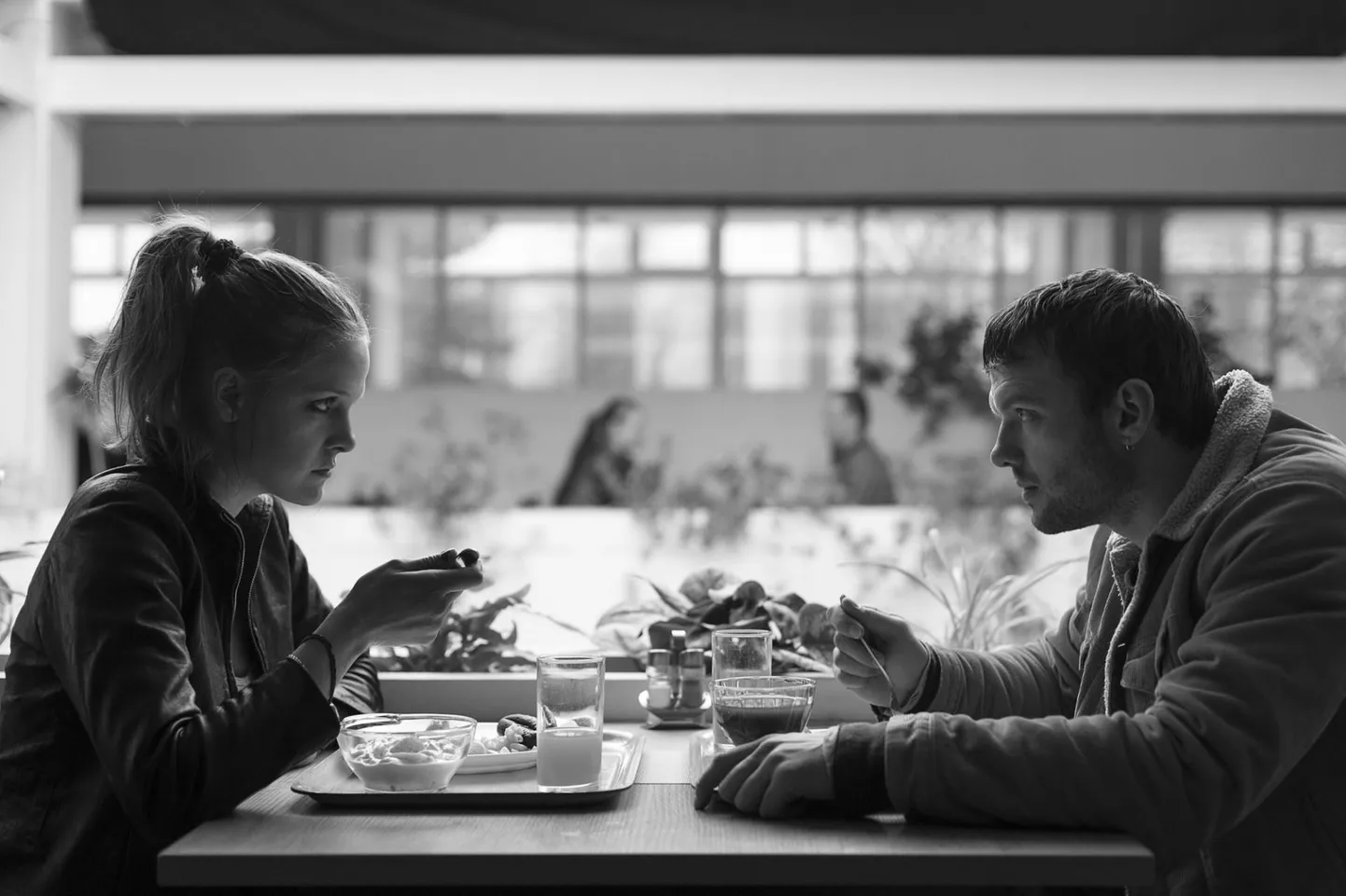 Rea Lest ja Reimo Sagor Martti Helde filmis «Skandinaavia vaikus».