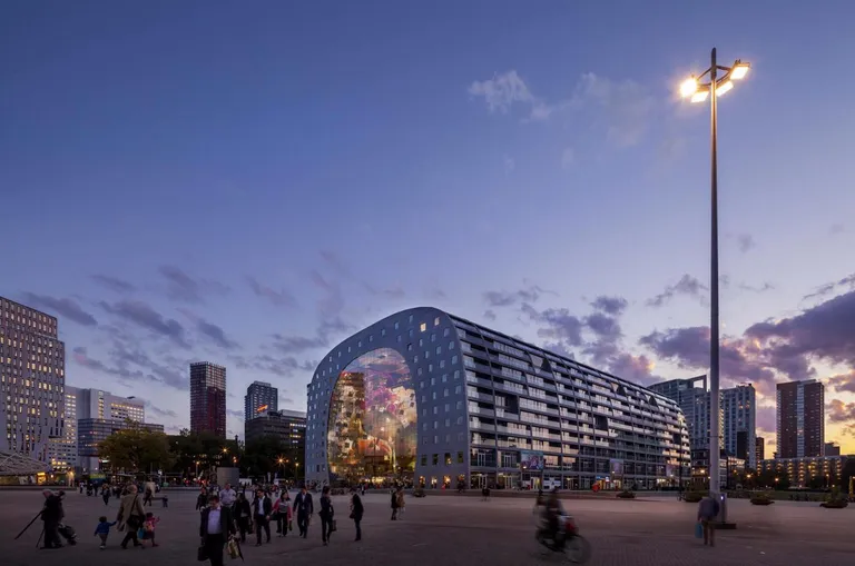Rotterdami turuhall, üürielamu, parkimismaja.