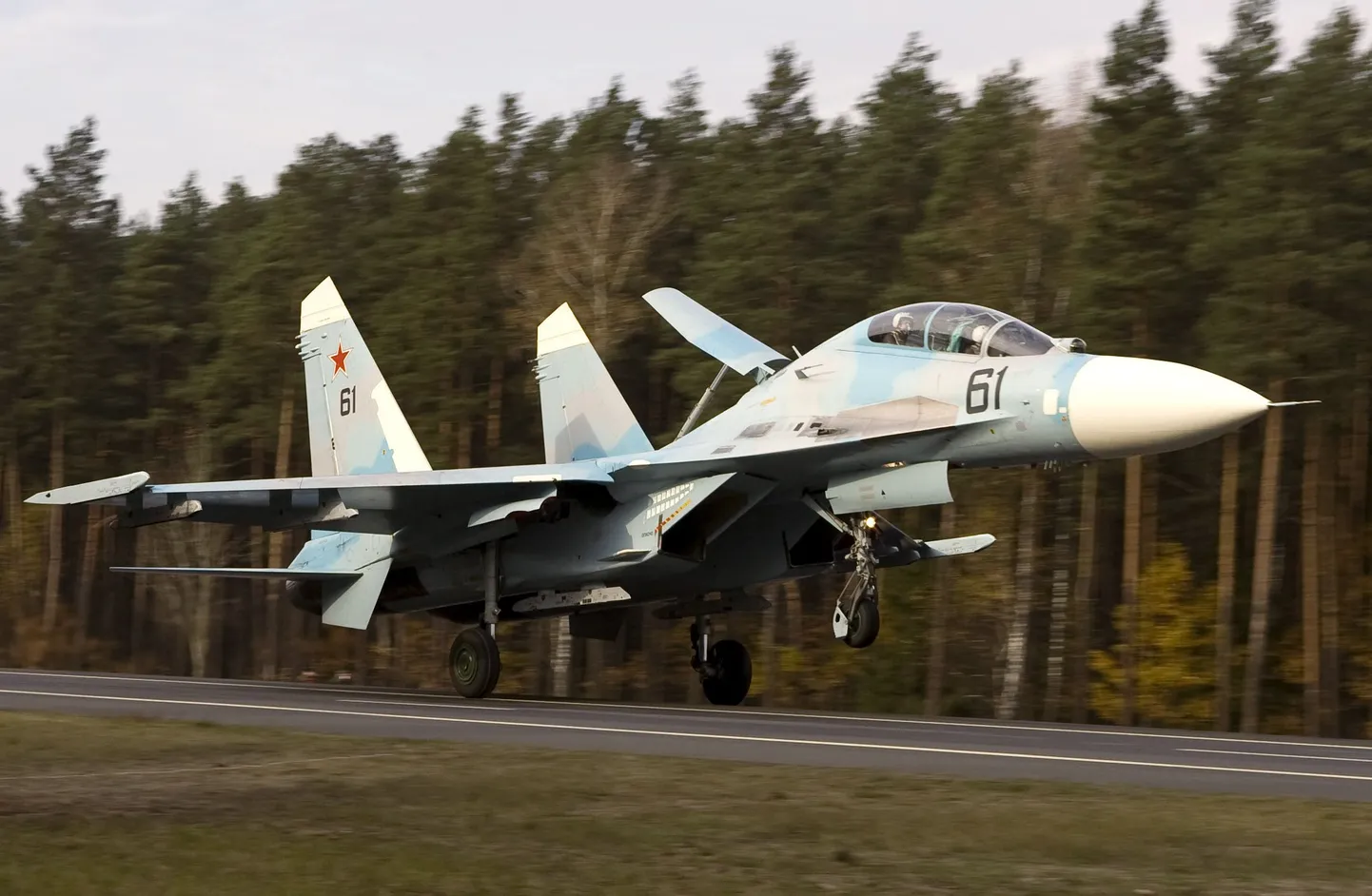 Hävituslennuk SU-27