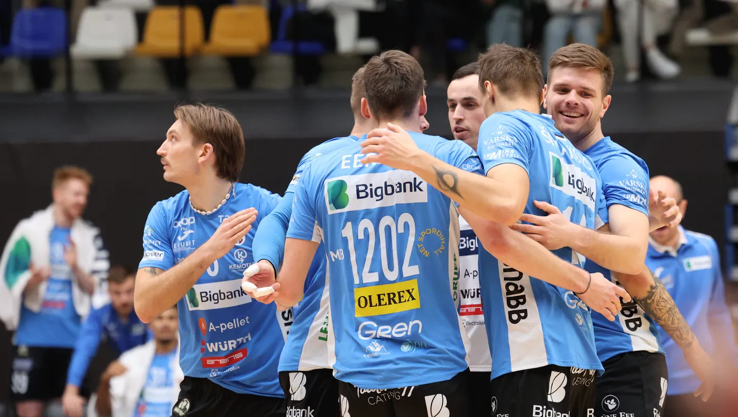 Tartu Bigbank pani Võru Barruse taas selili. Paremal naeratab Siim Päid.