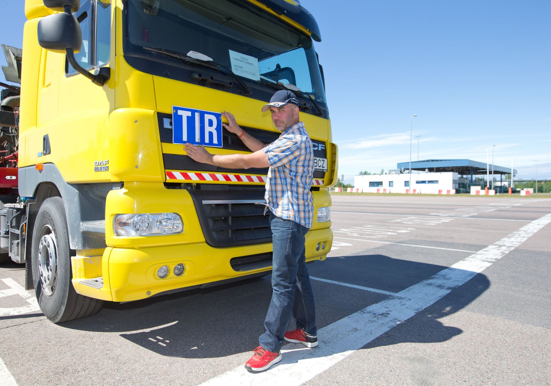 Eestist Venemaale ja SRÜ riikidesse veoseid transportiva Cargoman OÜ omanik Aleksandr Bõstrov kinnitas eile, et tal isiklikult pole TIRi taastamist vaja, sest seda asendanud süsteem sobib tema ettevõttele.