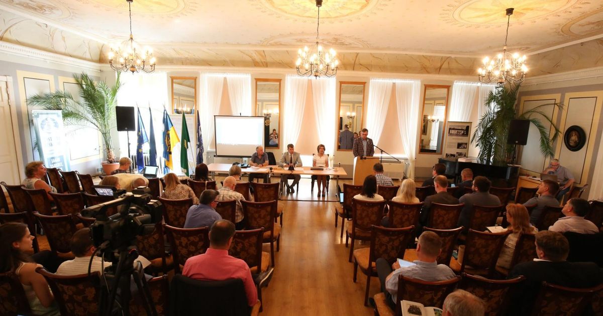 Galerii: linnavolinikud sõitsid istungile Pärnu äärelinna