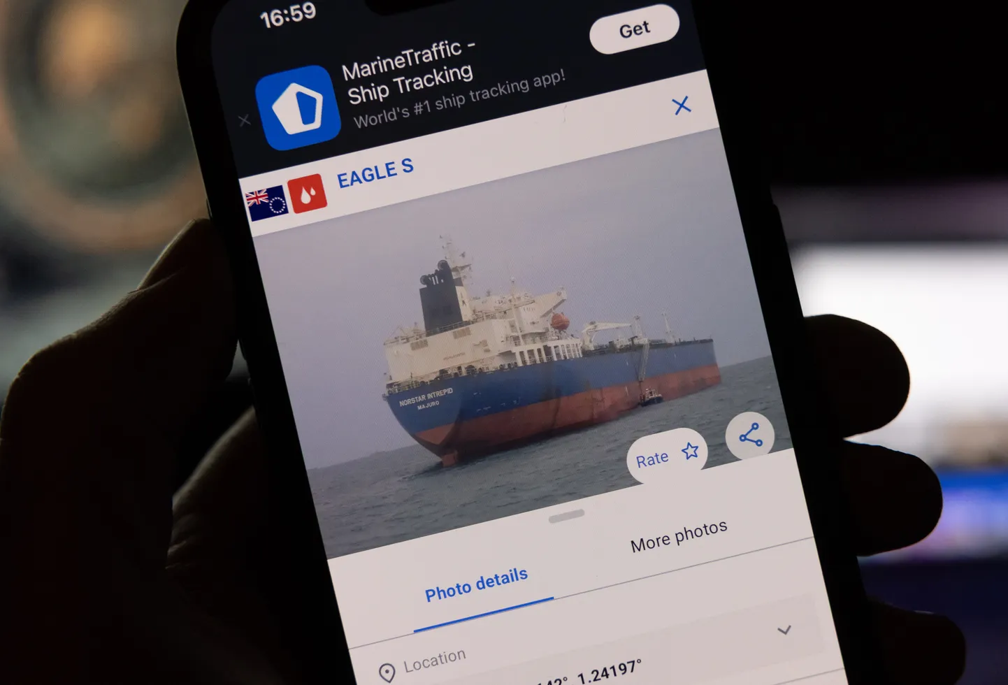 Naftatanker Eagle S, mis liigub Cooki saarte lipu all. Kujutis MarineTrafficu lehelt.