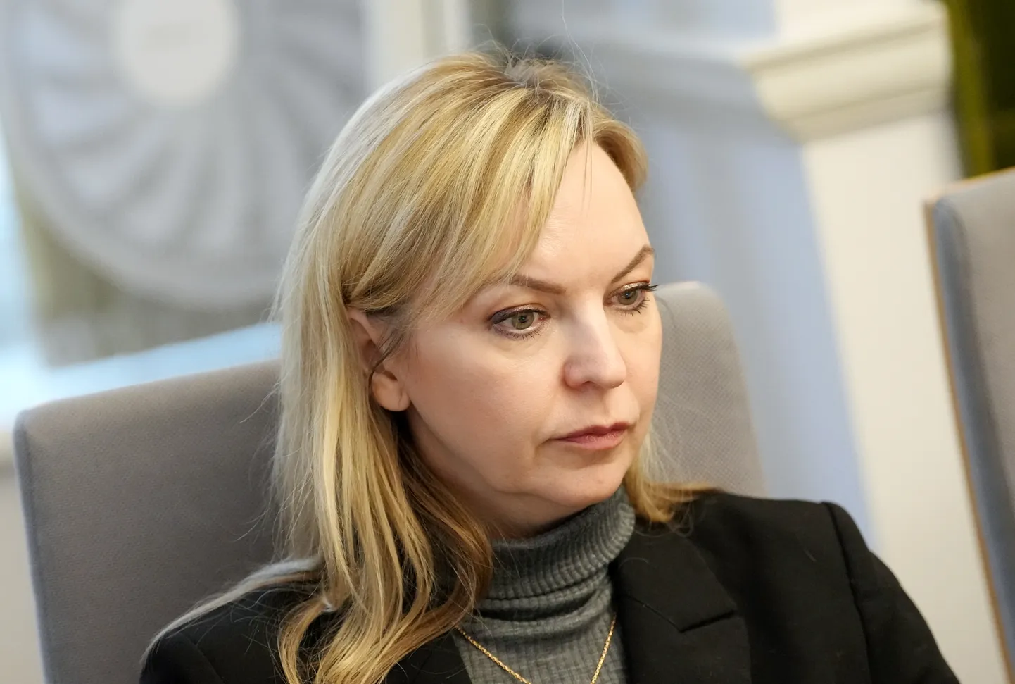 Valsts kultūrkapitāla fonda (VKKF) sabiedrisko attiecību speciāliste Ilona Skuja piedalās VKKF preses konferencē, kurā informē par par 2023. gada prioritātēm kultūras projektu finansēšanā, aktuālajiem un gaidāmajiem konkursiem.