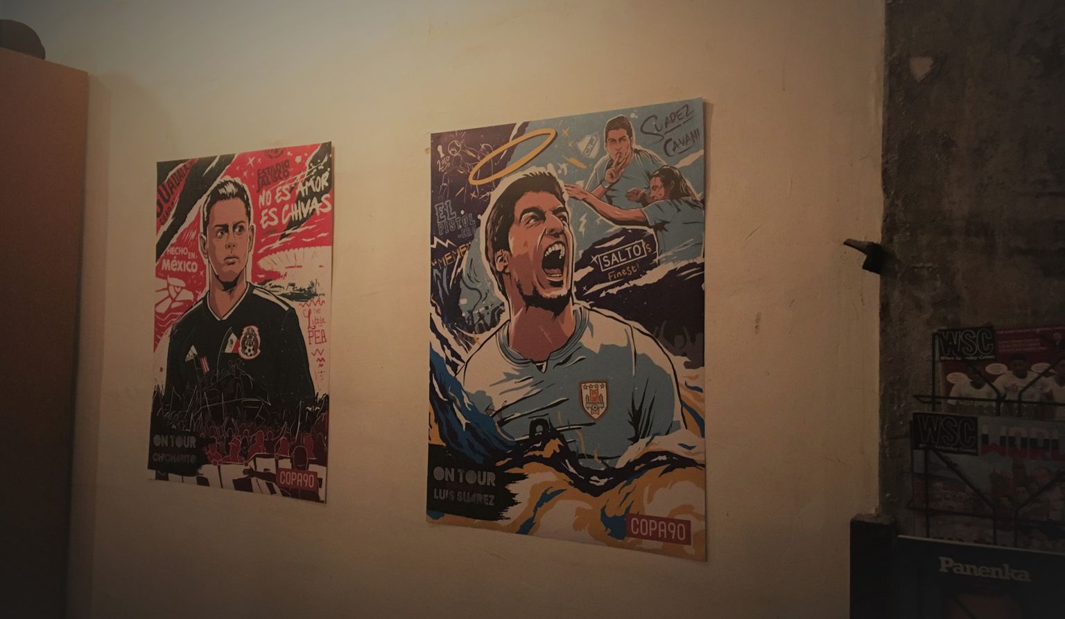 Javier Hernandezi (Mehhiko) ja Luis Suarezi (Uruguai) pildid Copa 90 klubimaja seintel.
