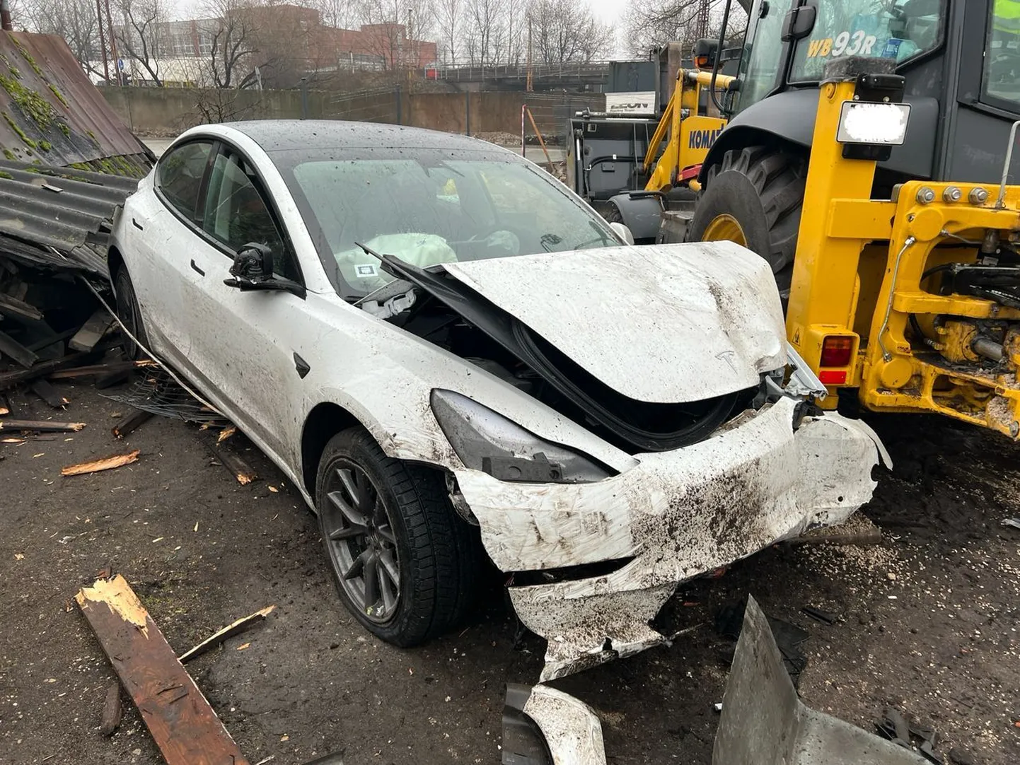 Пьяный водитель каршеринговой Tesla попал в ДТП: ему грозит штраф до 100 тыс. евро