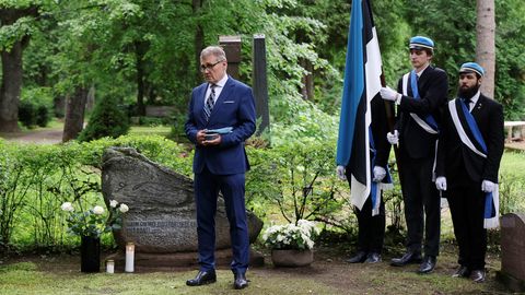 GALERII ⟩ Raadi kalmistul ja EÜSi majas mälestati riigimees Jaan Tõnissoni