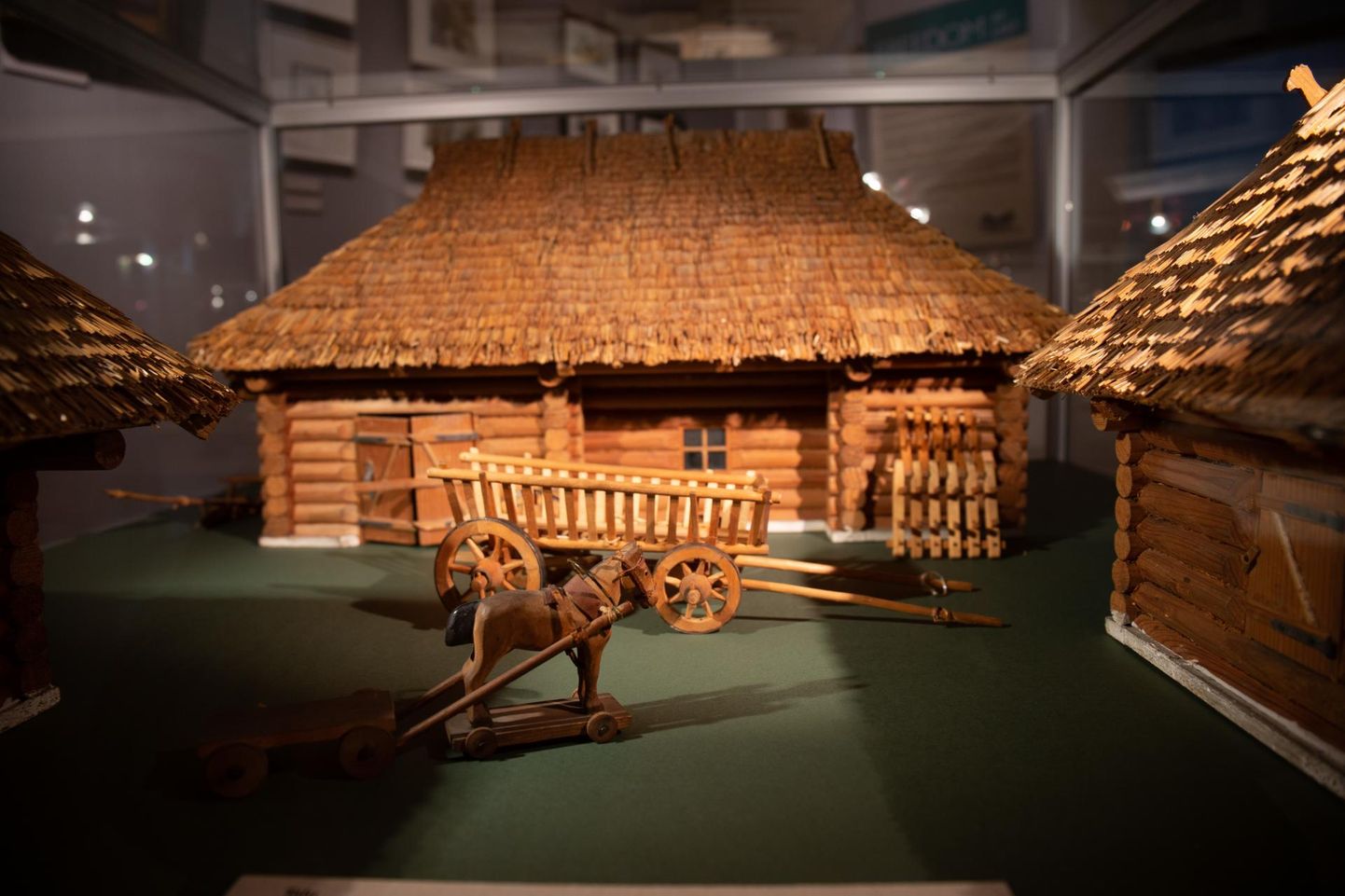 Viljandi muuseumis on teiste väljapanekute kõrval avatud näitus «Päris ja prii», millega tähistatakse Liivimaa talupoegade vabastamise 200. aastapäeva.