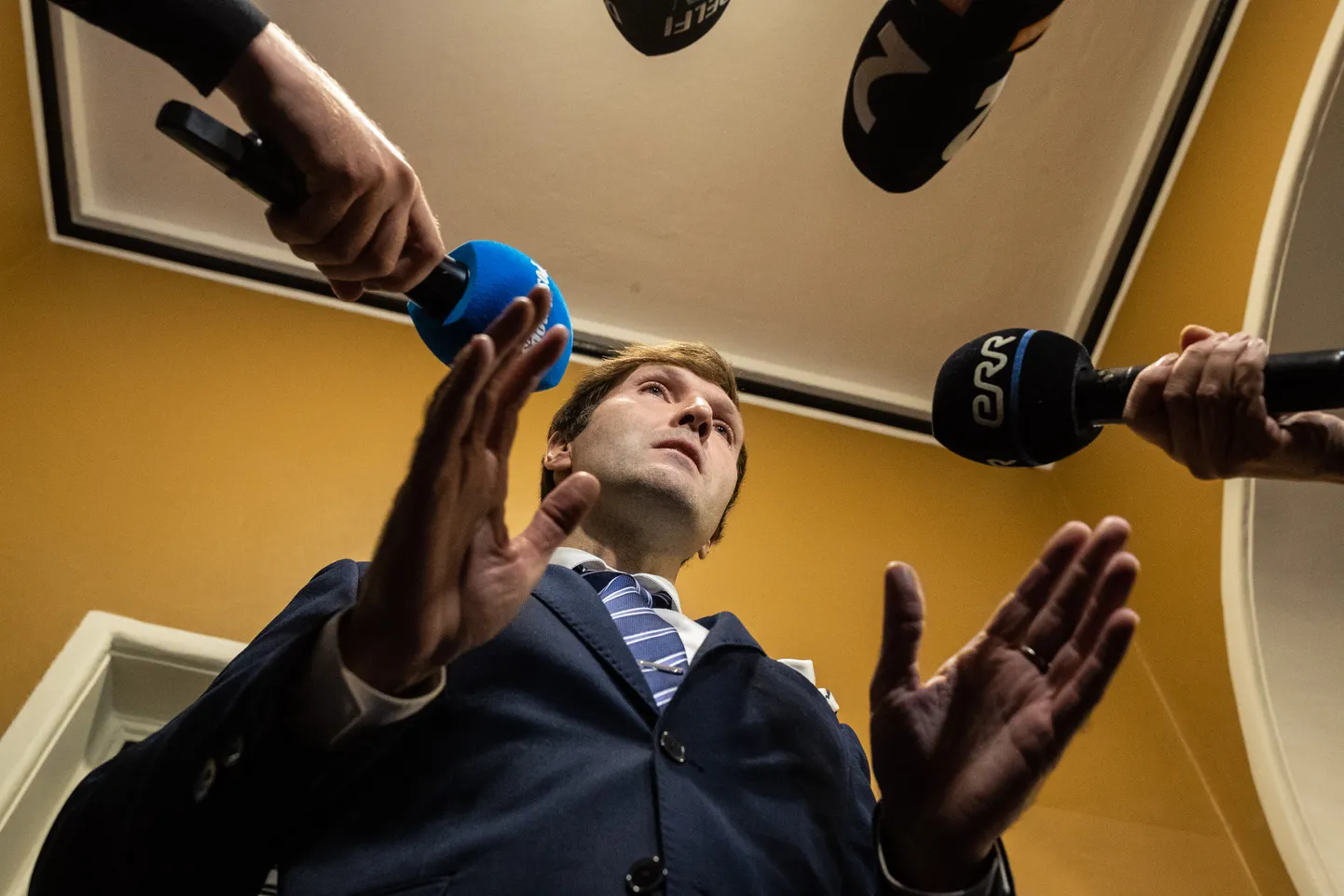 EKRE esimees Martin Helme pressikohtumine EKRE fraktsiooni ukse taga.