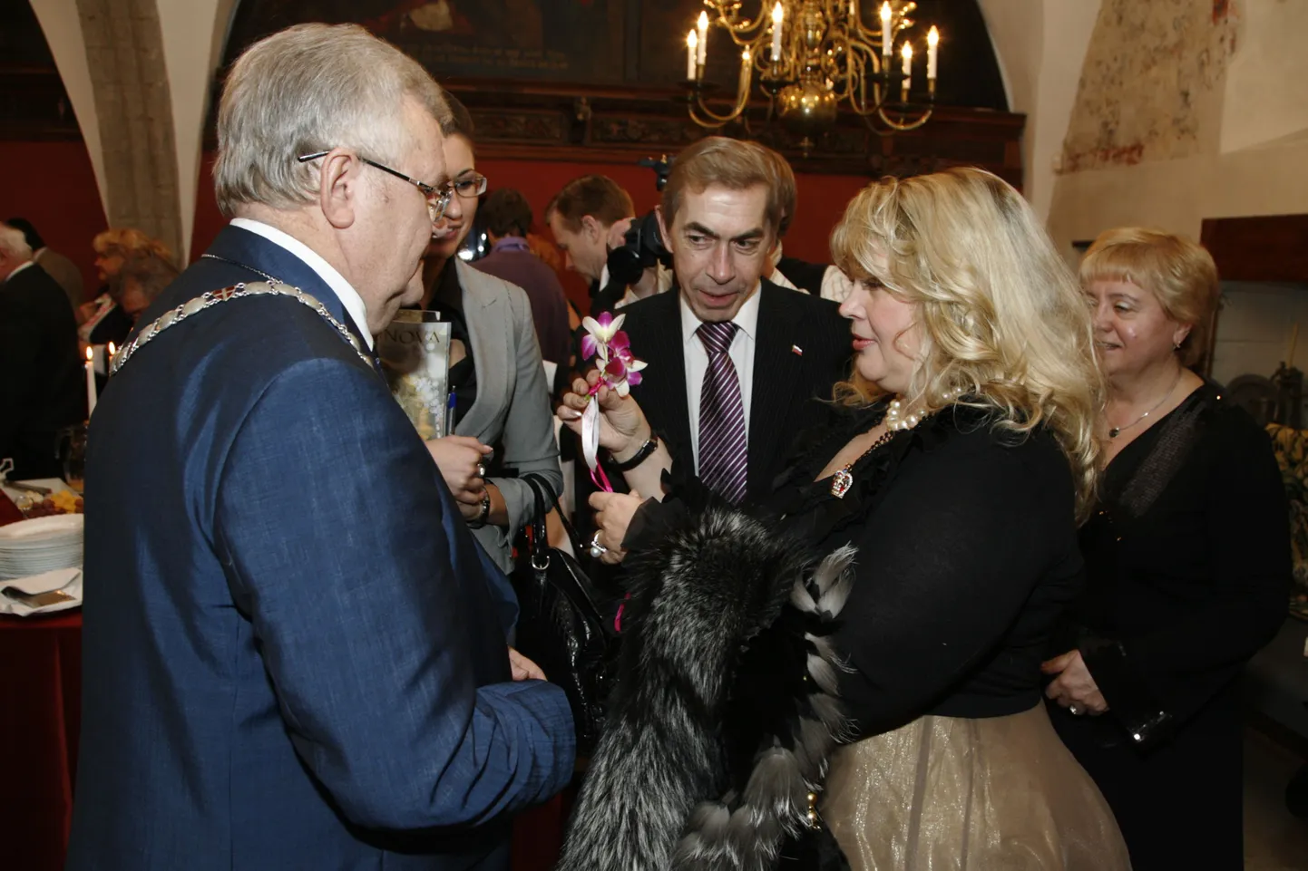 Külaliste seas oli ka Venemaa suursaadik Nikolai Uspenski ja Lilleballide korraldajana tuntust kogunud Tatjana Tridvornova.