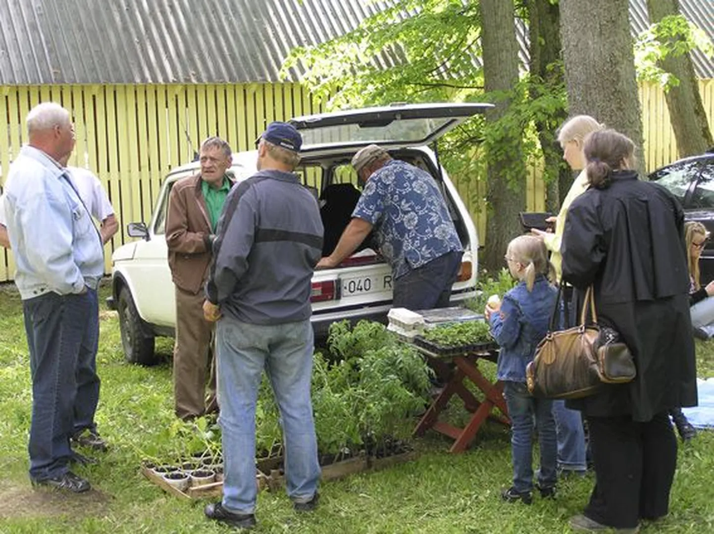 Venevere külalaat pakkus kohalikule väiketootjale hea võimaluse oma kaupa turustada.