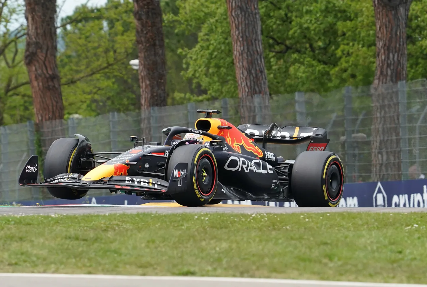 Red Bull formula sacīkšu trasē