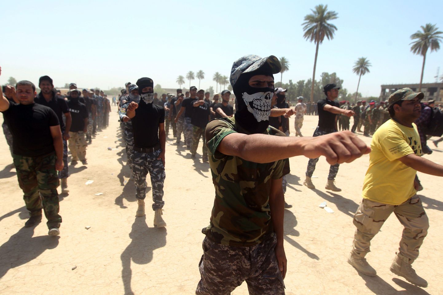 Iraagi armeega on mässulistega võitlemiseks liitunud palju vabatahtlikke.