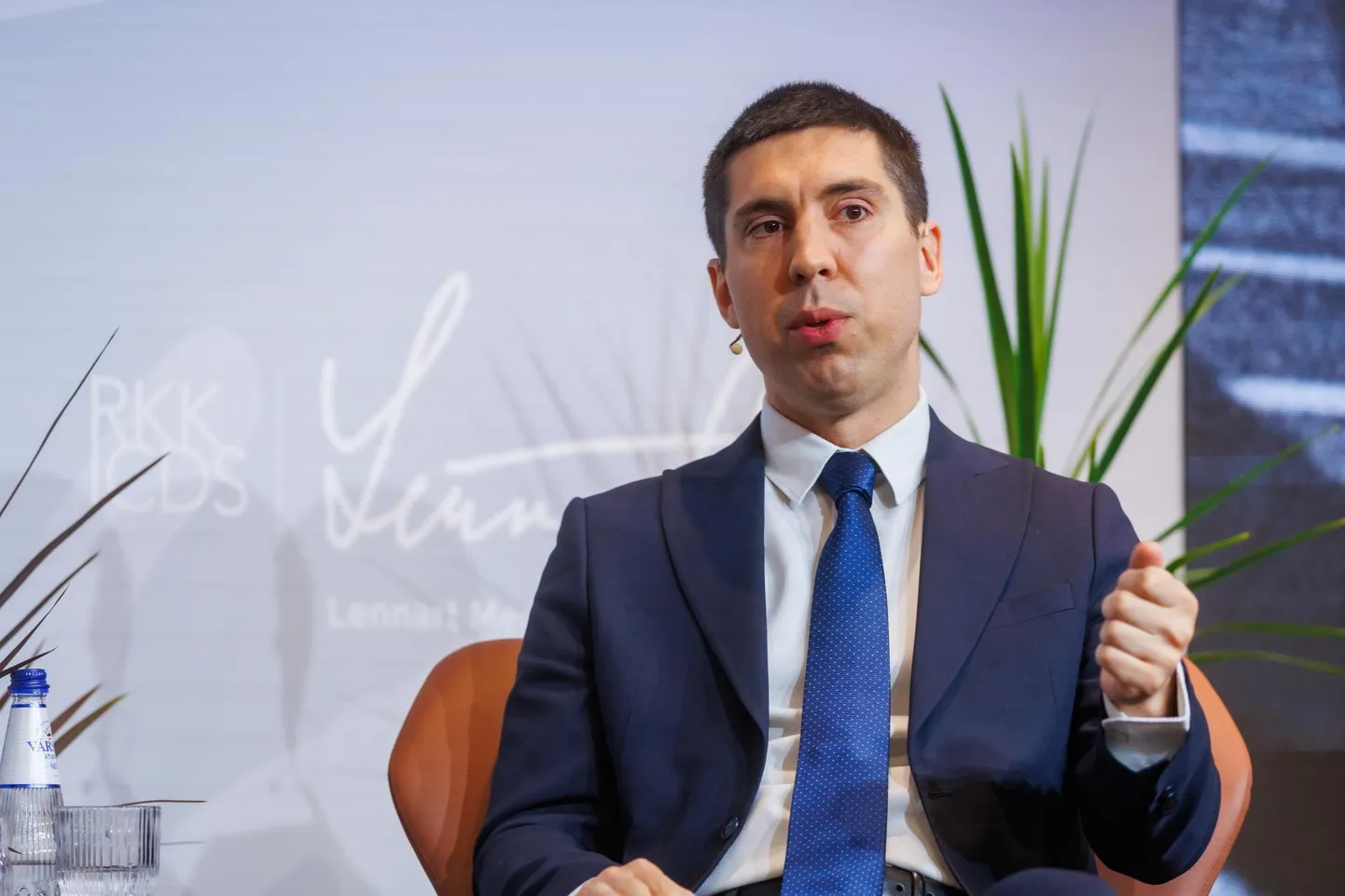 Mihai Popșoi Lennart Meri konverentsi arutlusringis.