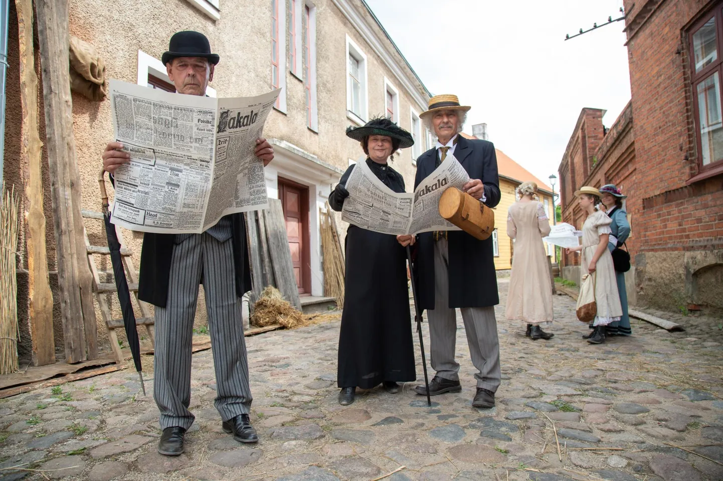 Filmi "Kuulsuse narrid" võtted Viljandis Munga tänaval.