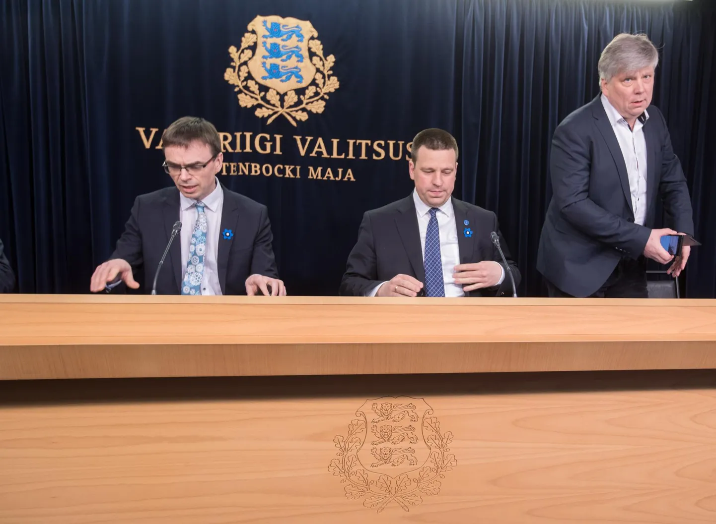 Valitsuse pressikonverents. Fotol Sven Mikser, Jüri Ratas, Siim-Valmar Kiisler FOTO: Tairo Lutter