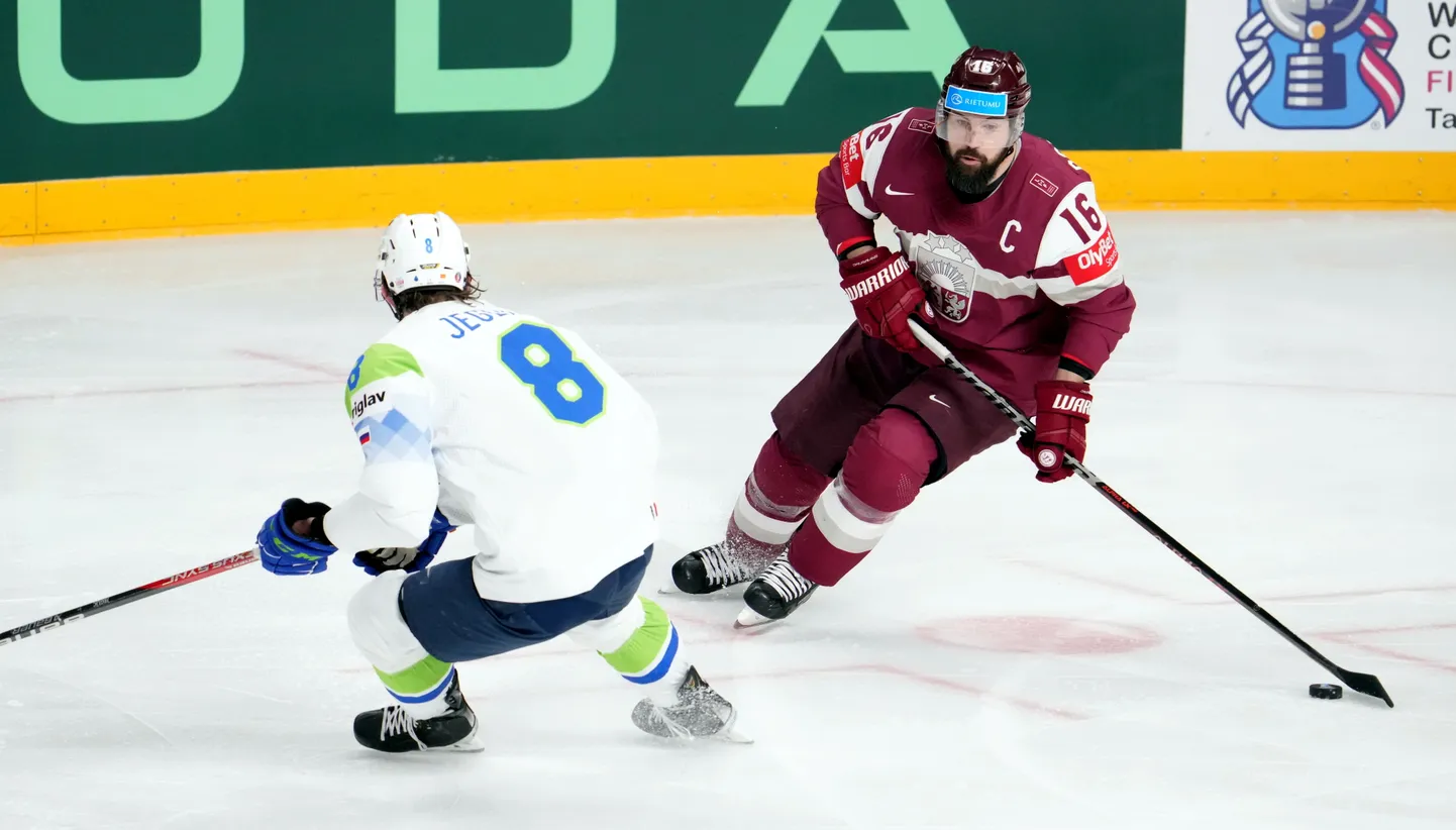Latvijas hokeja izlases kapteinis Kaspars Daugaviņš.