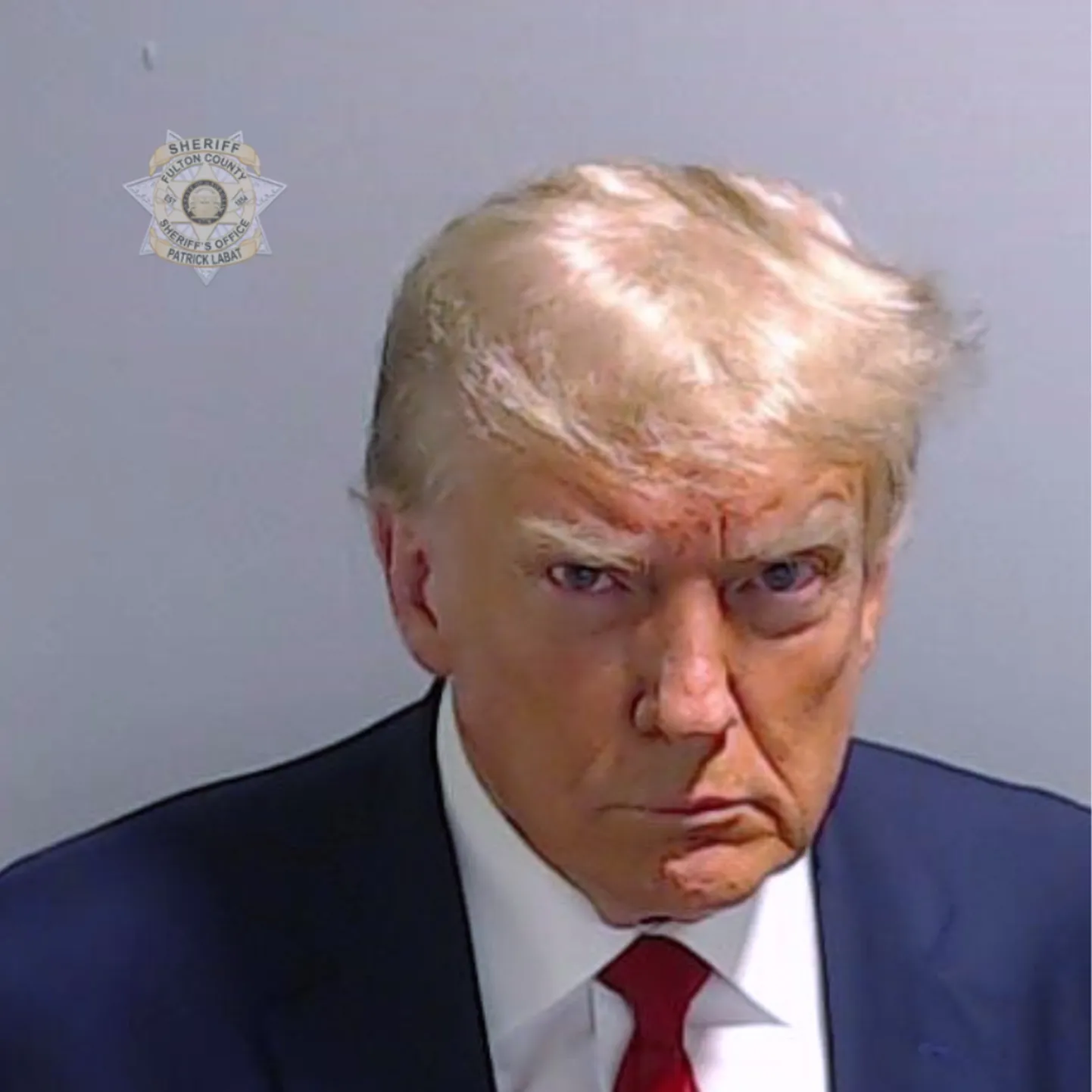 USA ekspresident Donald Trump politseifotol, mis tehti 24. augustil 2023 Georgia osariigis Atlanta Fultoni maakonna vanglas, kus ta end võimude kätte andis ja kust ta kautsjoni vastu vabastati