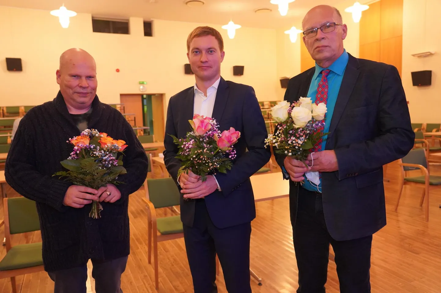 Novembris peetud volikogu istungil valiti Priit Põdra (keskel) volikogu esimeheks. Samal istungil valiti aseesimeesteks Peep Põdder (vasakul) ja Viktor Svjatõšev. Kas Põdra läheb või jääb, selgub 17. veebruaril.