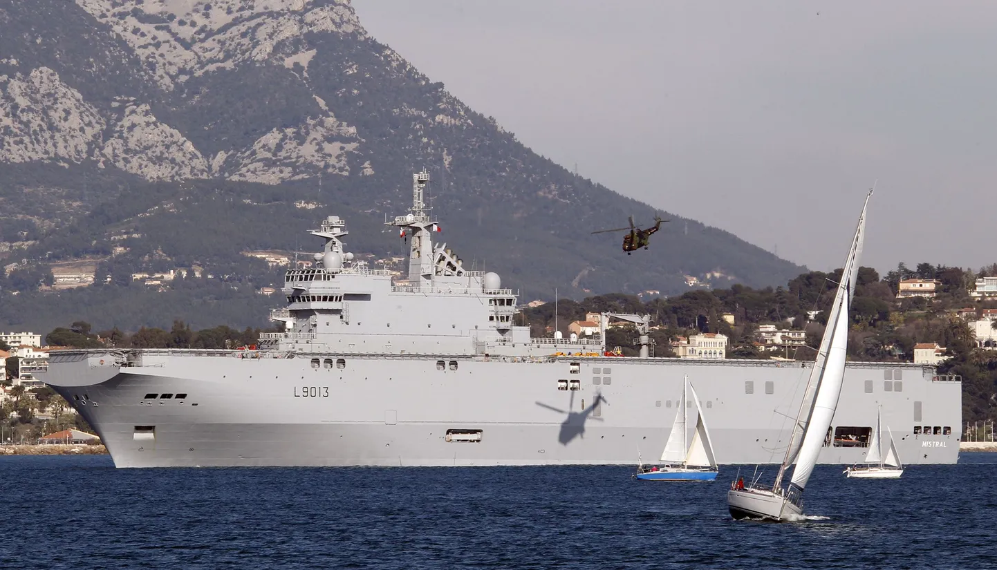 Prantsuse mereväele kuuluv dessantlaev Mistral mullu veebruaris Touloni mereväebaasi lähedal. Sama tüüpi laeva ehitatakse praegu ka Venemaale.