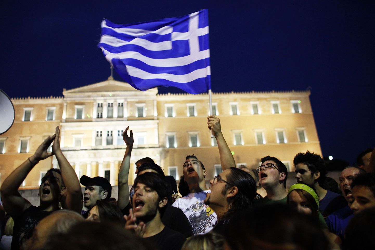 Protesteerijad Kreeka lipuga.