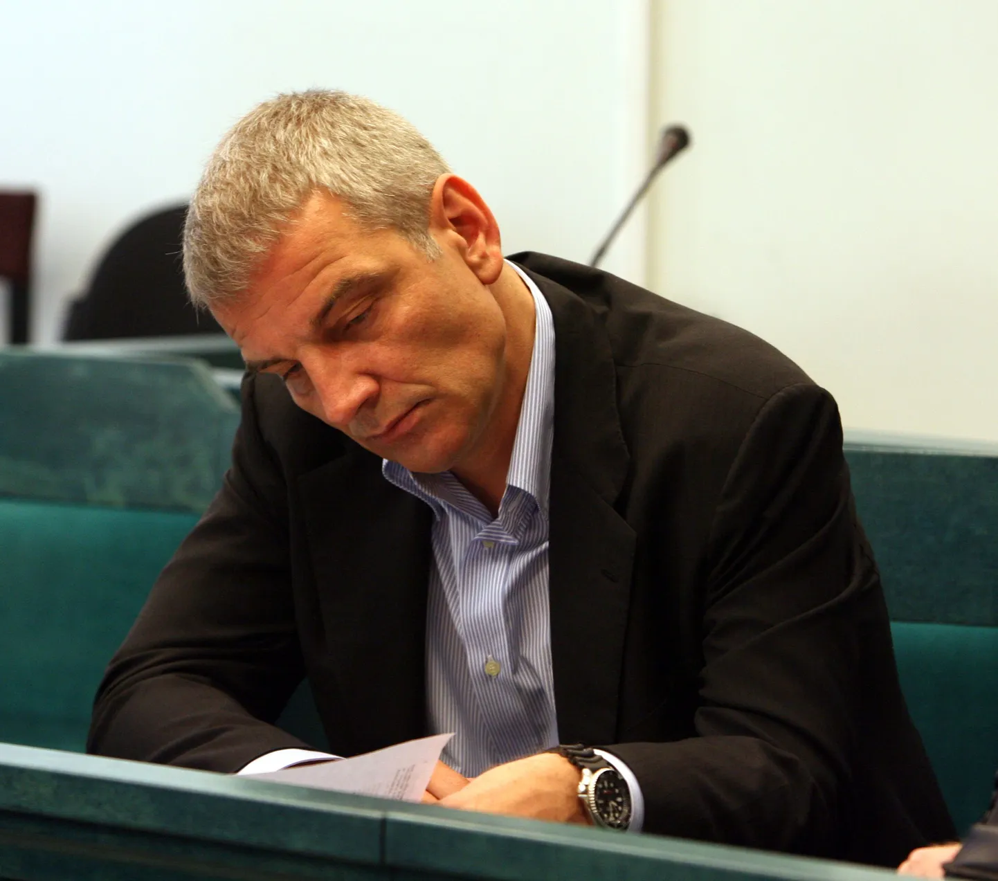 Ärimees Toomas Tooli kahtlustab finantsinspektsioon katses kinnisvarafirma Arco Vara aktsia hinda kukutada.