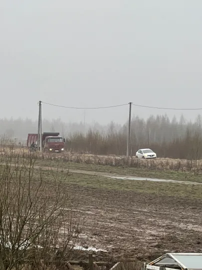 Kolmapäeval teel kinni istunud sõiduauto.