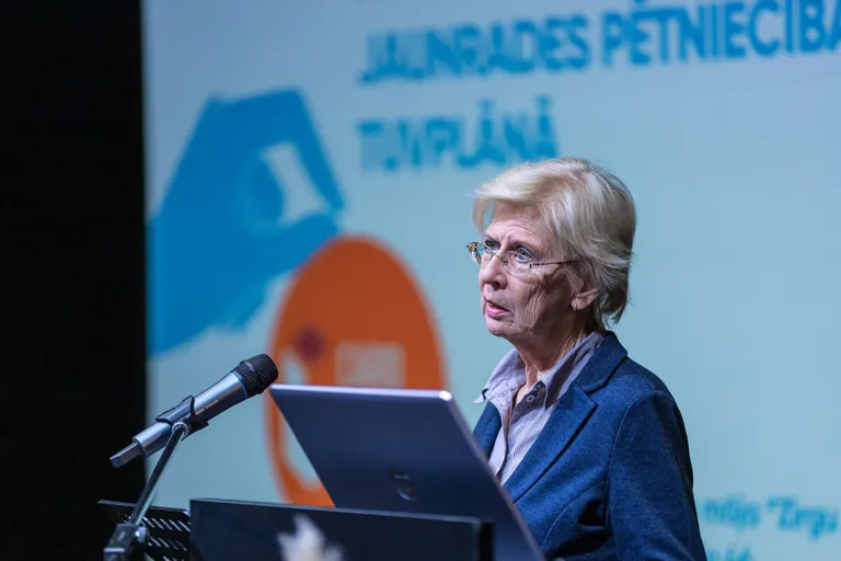 Latvijas Kultūras akadēmijas emeritētā profesore, teātra zinātniece Valda Čakare.