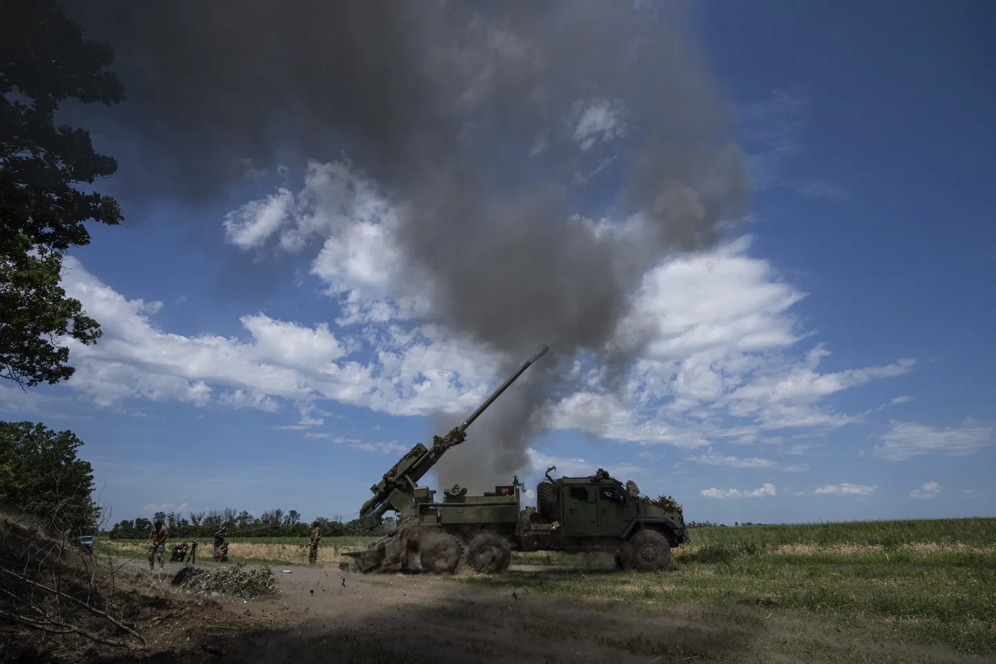 Ukraina suurtükiväelased Bahmuti lähedal.