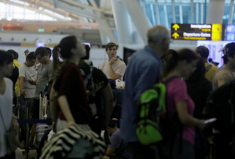 Täna pärast lennujaama avamist ootavad paljud turistid endiselt oma lennu toimumist