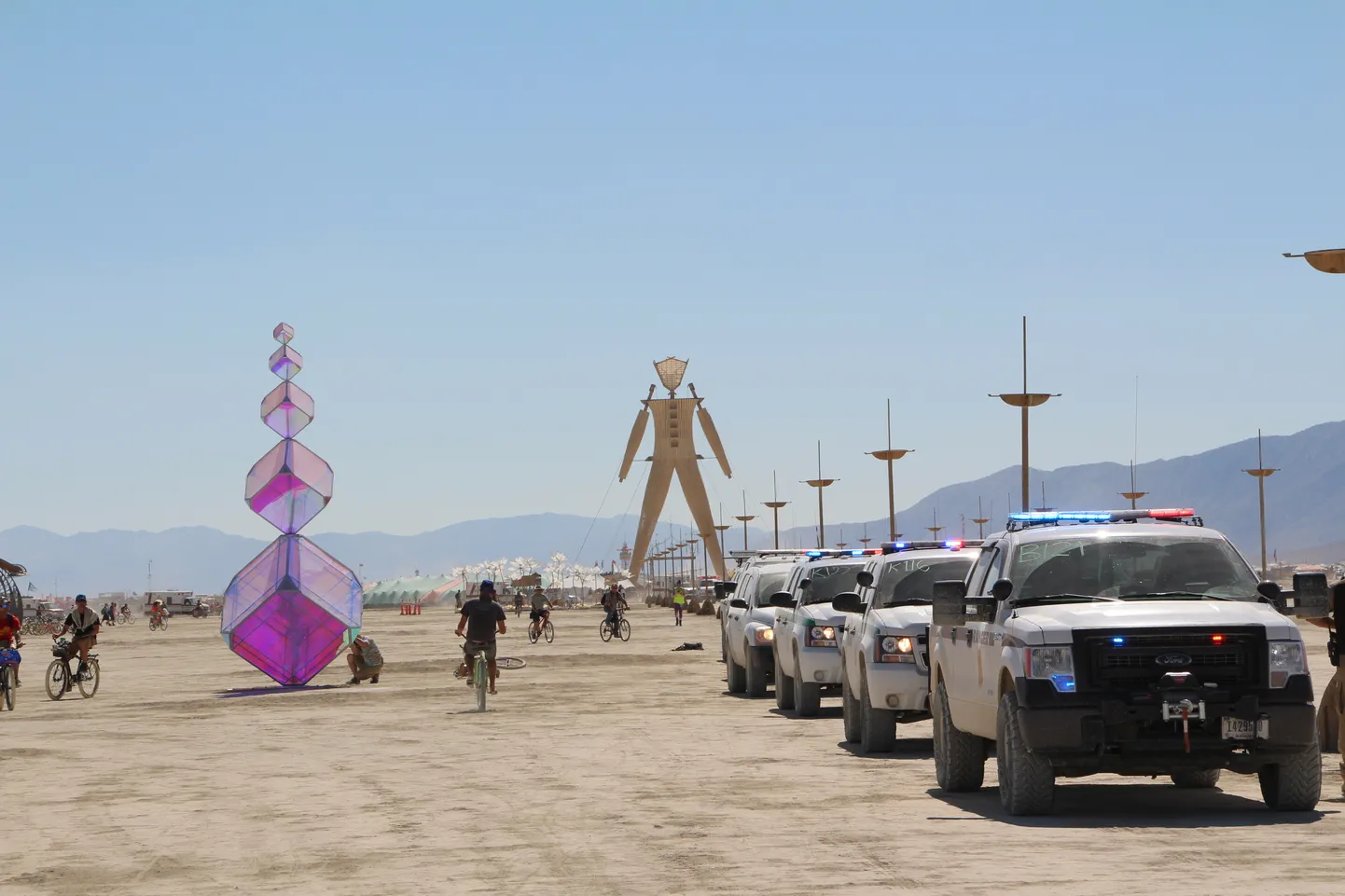 Festivalile Burning Man koguneb igal aastal kümneid tuhandeid inimesi, kes loodavad panna pidu, tunda end vabalt ja nautida head muusikat.