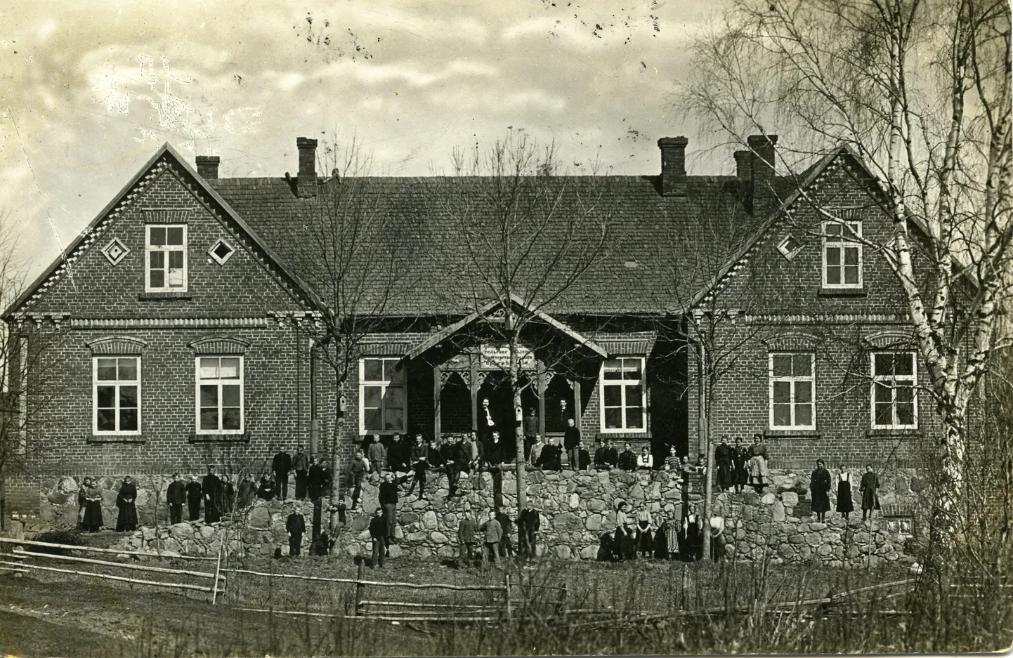 Aru vallakool 1909. aastal.