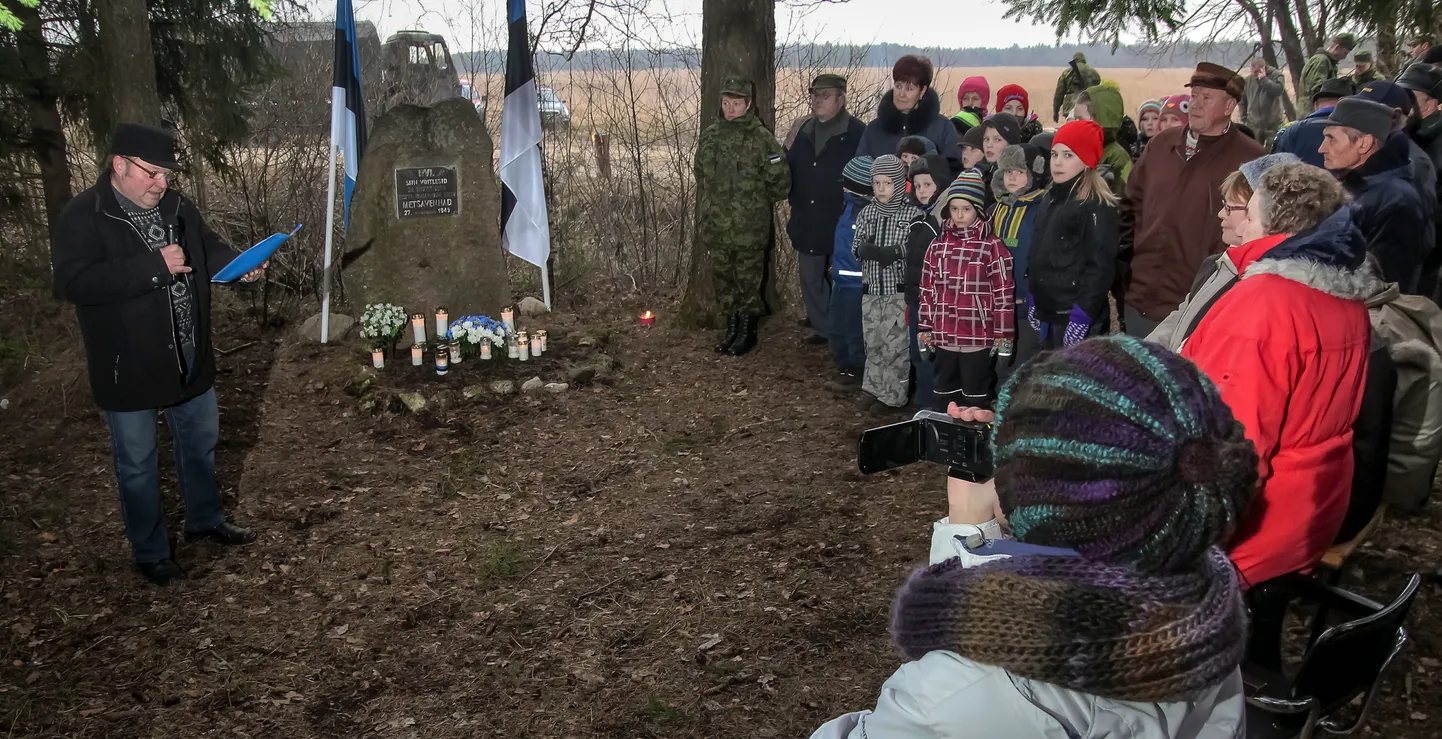 Halinga vallas Ertsma külas meenutatakse punkrilahingus hukkunuid.