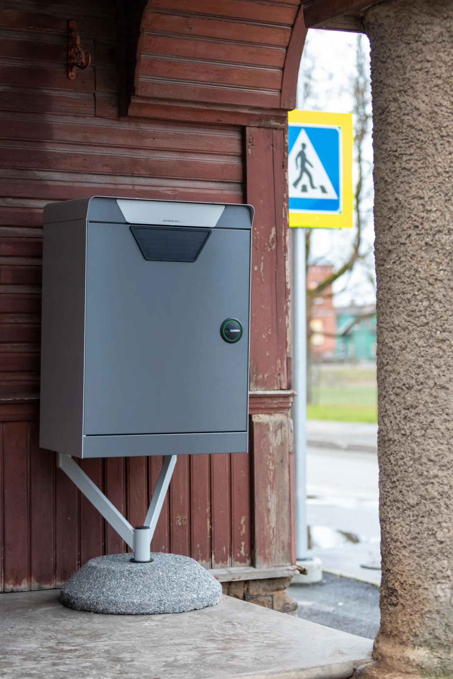 Cleveroni koduautomaat Kesklinna kooli lähedal
